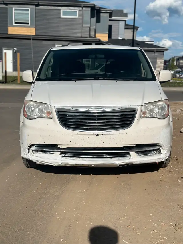 2013 Chrysler Town & Country  in Cars & Trucks in Edmonton - Image 3