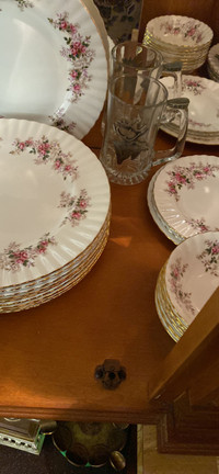 1961 Lavender Rose Dish set 