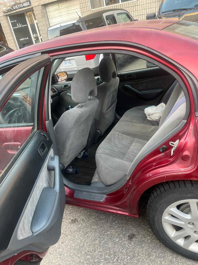 honda civic 2005 in Cars & Trucks in City of Toronto - Image 2