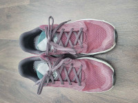 Salomon Women size 9 trail running shoes