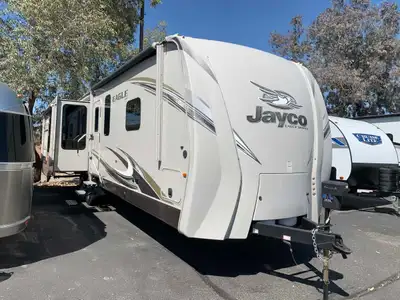 Luxury Eagle Trailer. HIGH END finishes. 3 slides. Legendary JAYCO QUALITY. High ceilings, 4 season...