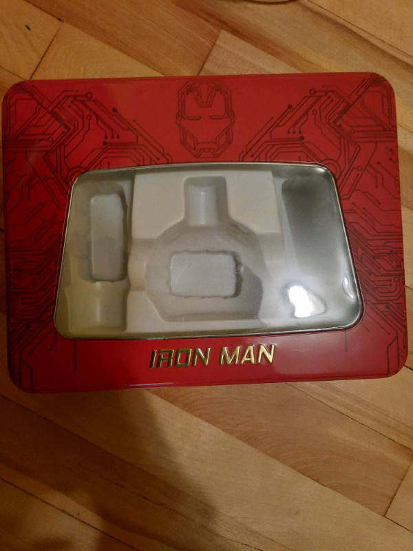 Etui iron man dans Art et objets de collection  à Sherbrooke