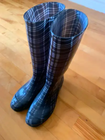 Bottes d’eau comme neuves, View more