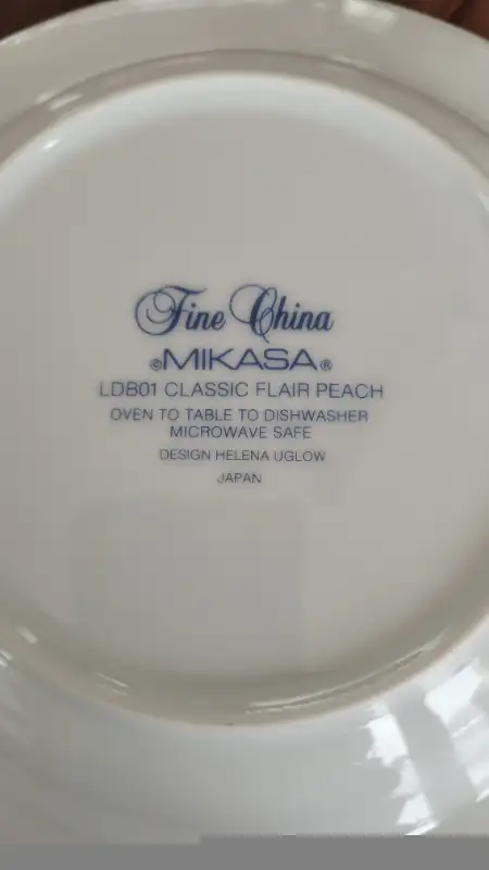 Vaisselle Mikasa + Service de table 52 pièces in Kitchen & Dining Wares in Trois-Rivières - Image 3