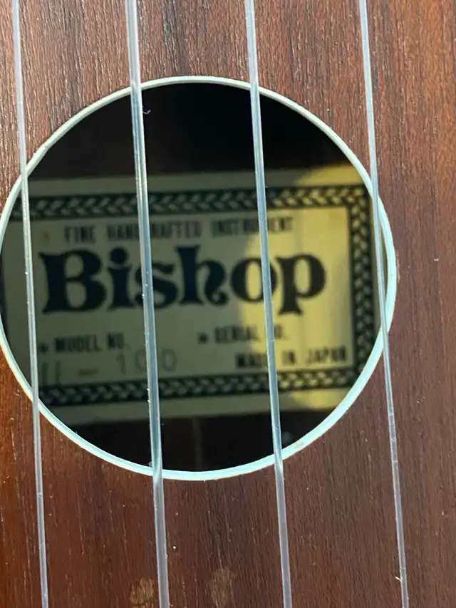 vintage Japanese Bishop ukulele model 11-100. in Other in Markham / York Region - Image 10