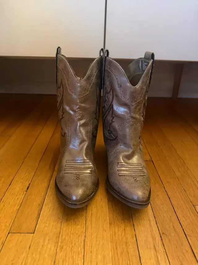Metallic cowboy boots- size 6!  in Women's - Shoes in Calgary - Image 5