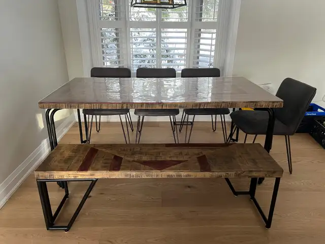 Solid Wood Dining Table and Bench Set in Dining Tables & Sets in Markham / York Region - Image 5