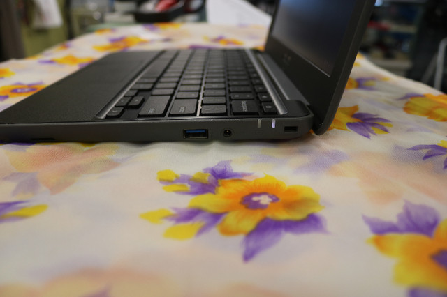 Asus Chromebook C202S (#37639-1) in Laptops in City of Halifax - Image 4