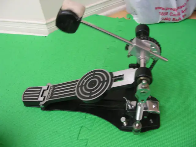 Sonor Drums SP 473 Bass Drum Pedal in Drums & Percussion in Ottawa - Image 2