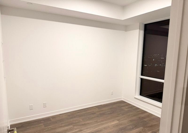LEASE: 1BR 1WR, Heat, Water, Parking, Locker Included 3
