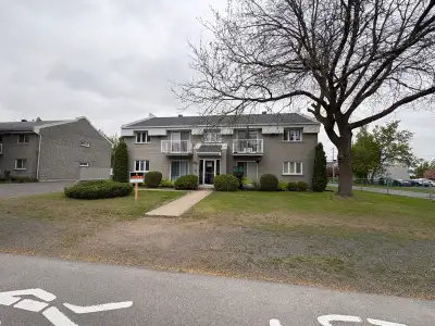 Logement 4 ½ à louer – Saint-Charles-Borromée Grand 4 ½ propre et bien entretenu disponible à partir...