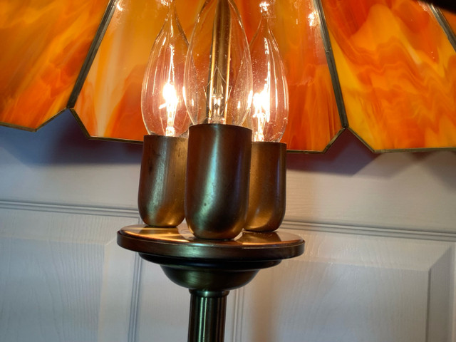 Vintage/Retro Eight Panel Orange Lucite & Brass Triple Lit Lamp in Indoor Lighting & Fans in Belleville - Image 3