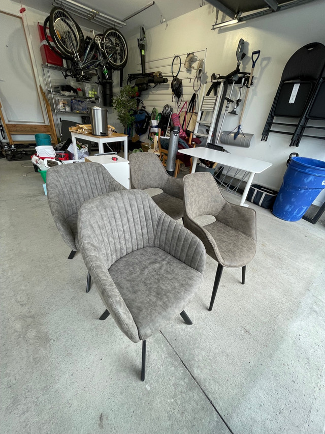 Set of chairs in Chairs & Recliners in Ottawa - Image 3