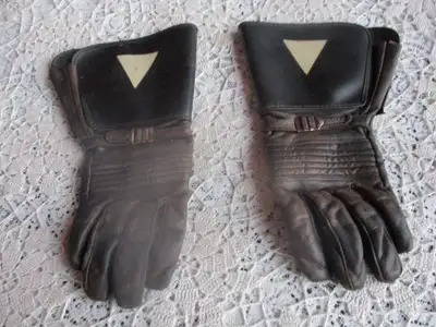 VINTAGE MOTORCYCLE GLOVES MADE IN JAPAN BY TESCO CO. LTD $35 SIZE IS SMALL GREAT VINTAGE PATINA TO T...