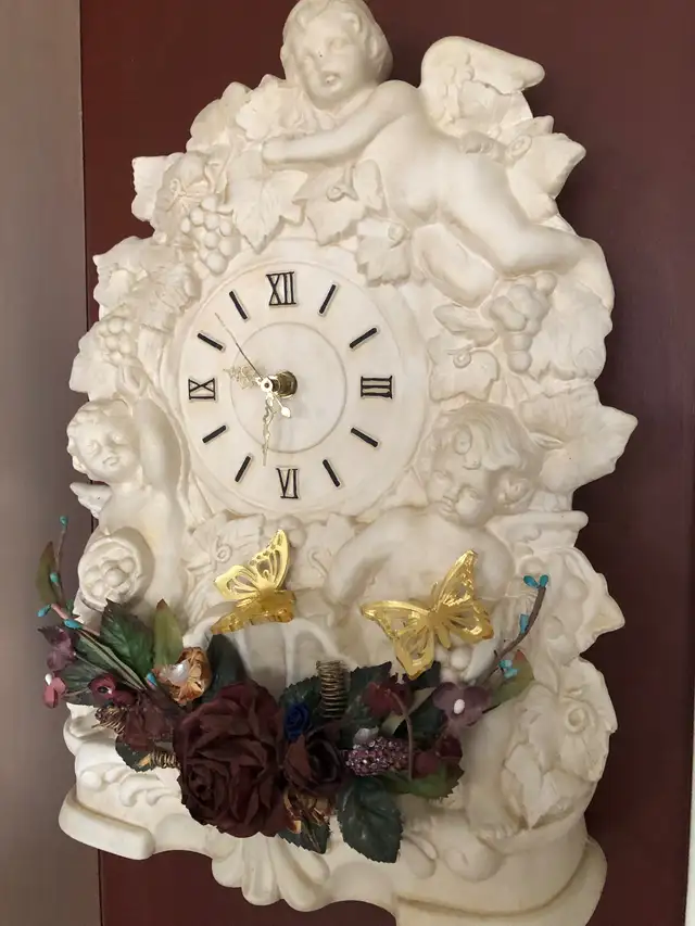 Ceramic clock, angel design. Table top or hang in the wall. in Home Décor & Accents in Mississauga / Peel Region - Image 2