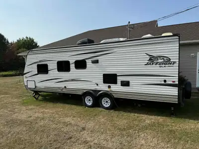 2018 Jayco Trailer for sale. Immaculate inside and out. 29 ft long, sleeps 8. Has double bunks for c...