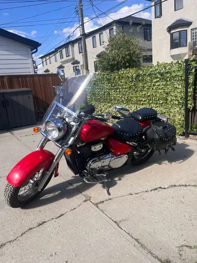 2005 Suzuki Boulevard C50 • 805cc fuel-injected V-twin engine • Red color • Built-in Bluetooth sound...