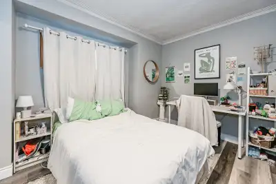 Female only house. McMaster Student Rental! Bedrooms available at varying sizes in Westdale! 5-7 min...