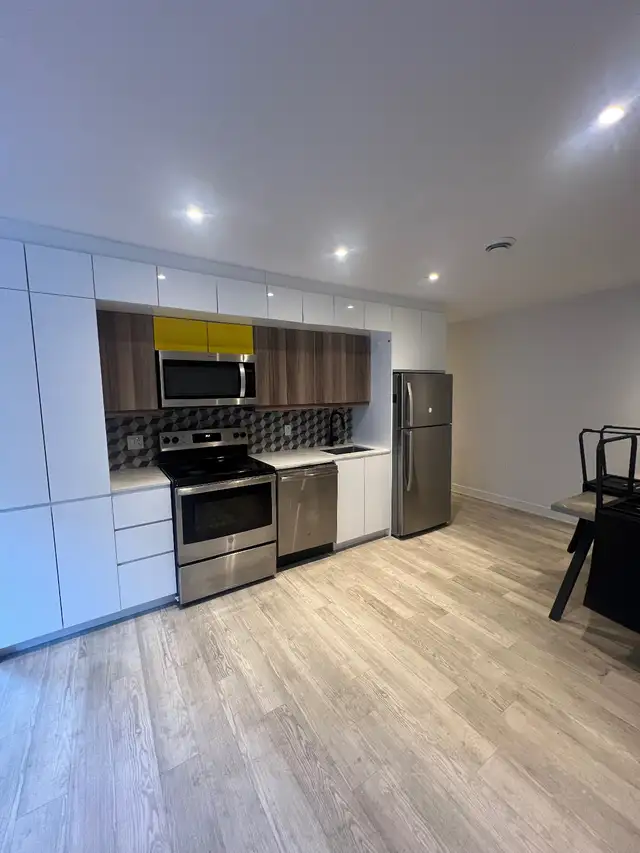 ✨Appartement Privé à louer au centre-ville  7 1/2 in Long Term Rentals in City of Montréal - Image 3