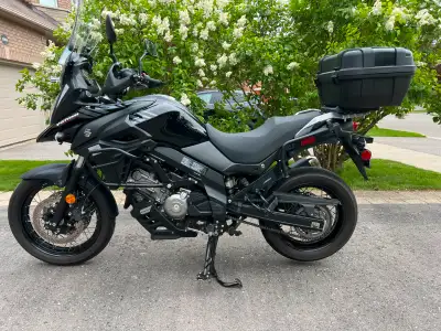 Comes with engine guard bars, a GIVI adjustable screen, GPS /Accessories bar, Rox Speed FX risers (o...