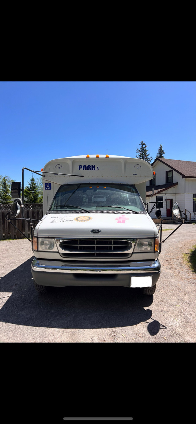 2001 Ford Econoline CUTAWAY, 7.3L V8 OHV 16V TURBO DIESEL BUS in Cars & Trucks in Kawartha Lakes - Image 2
