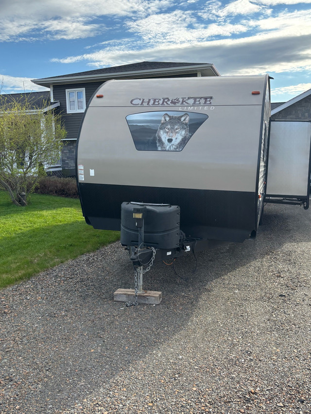 REDUCED!! 30’ 2017 Forest River Cherokee Couples Traile in Travel Trailers & Campers in Fredericton - Image 3