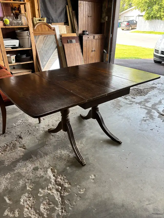 Duncan Phyfe table/4 ladderback chairs(need gone by weekend )63234653427585122