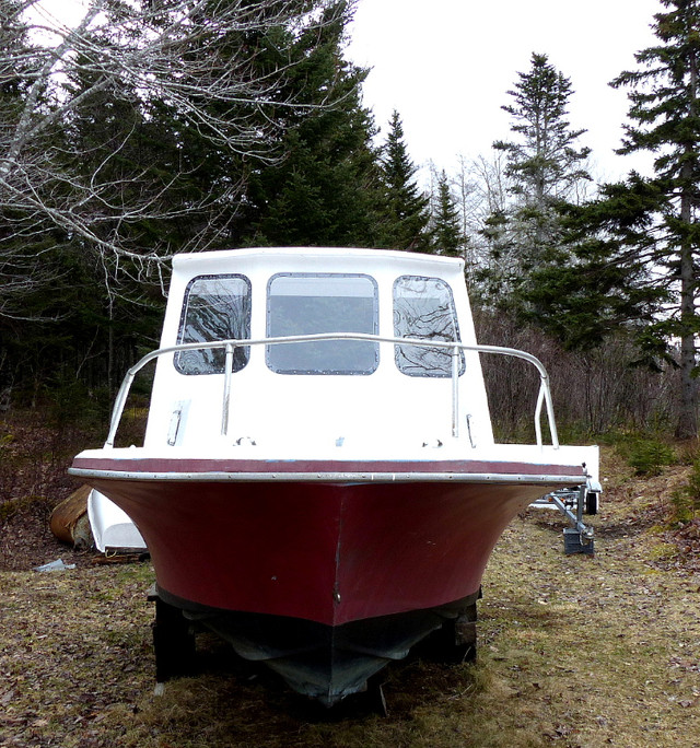 20 FOOT FIBERGLASS BOAT FOR SALE in Powerboats & Motorboats in Cape Breton