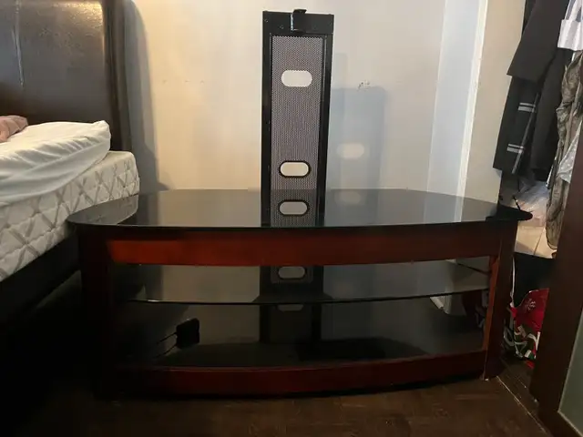 TV STAND in TV Tables & Entertainment Units in Laval / North Shore - Image 3