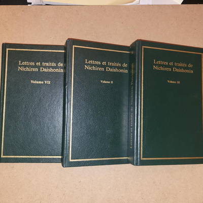 Livres en excellent état. $30 pour les 3 volumes . Nichiren Daishōnin , Nichiren Shōnin ou simplemen...