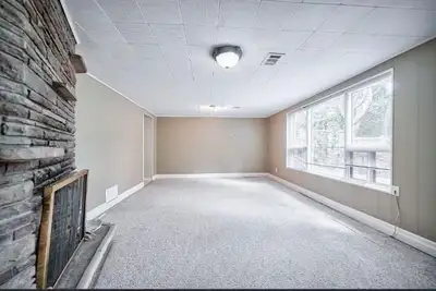 - Private room - Parking available - Near to parks and a community centre - 15-20 min walk from Bayv...