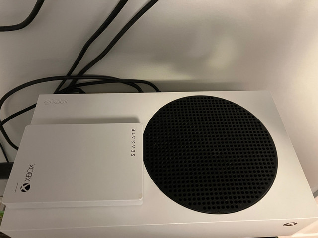 Selling XBOX Series S  in Xbox Series X & S in Mississauga / Peel Region - Image 3