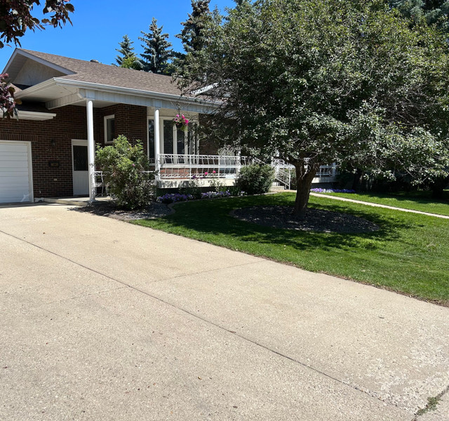 Huge Lot in The City! Bungalow For Sale in Lacombe in Houses for Sale in Red Deer - Image 2