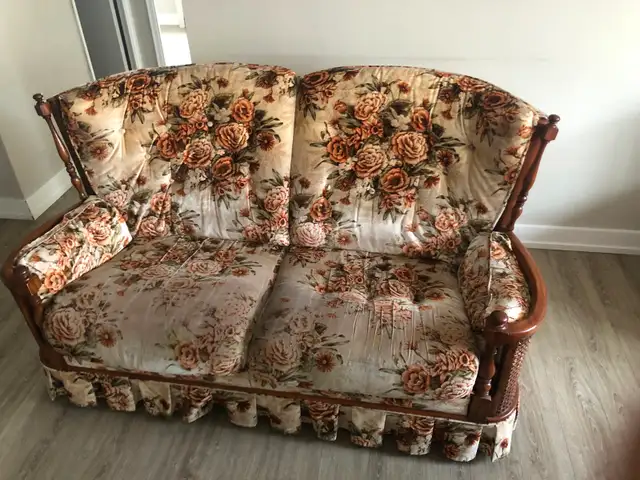 3 piece set, 2 couches and a chair. in Couches & Futons in City of Toronto - Image 3