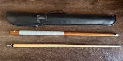 Very good condition although there’s a very slight wobble on the smaller half of the cue. Public mee...