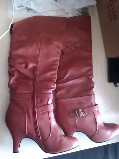Women`s Leather Boots size 9 New with some small scratches, View more