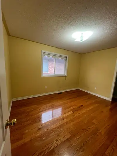 2 rooms are Available without parking buvaird and bramalea Brampton call 6474000799