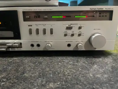 Vintage harman kardon cassette deck from 1980 in great cosmetic shape but in need of service . Class...