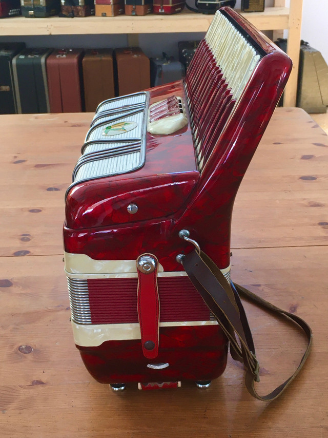 Marrazza Piano Accordion (fully restored and tuned) in Pianos & Keyboards in Ottawa - Image 4