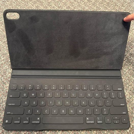 12.9 inch iPad Pro/Air Apple Smart Keyboard and Case (Black) in iPads & Tablets in Hamilton