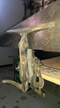 Antique saw vise clamp/ Serre-étau de scie