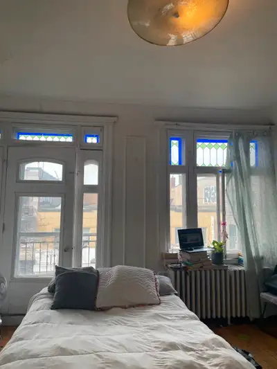 Bonjour! Je suis à la recherche d une personne calme et respectueuse pour sous louer ma chambre. L a...
