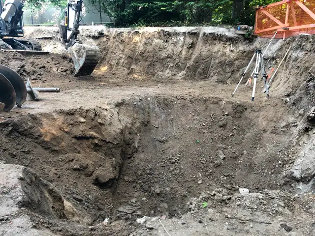*Excavation Machines and Operator for Hire Demolition*63005662439297124