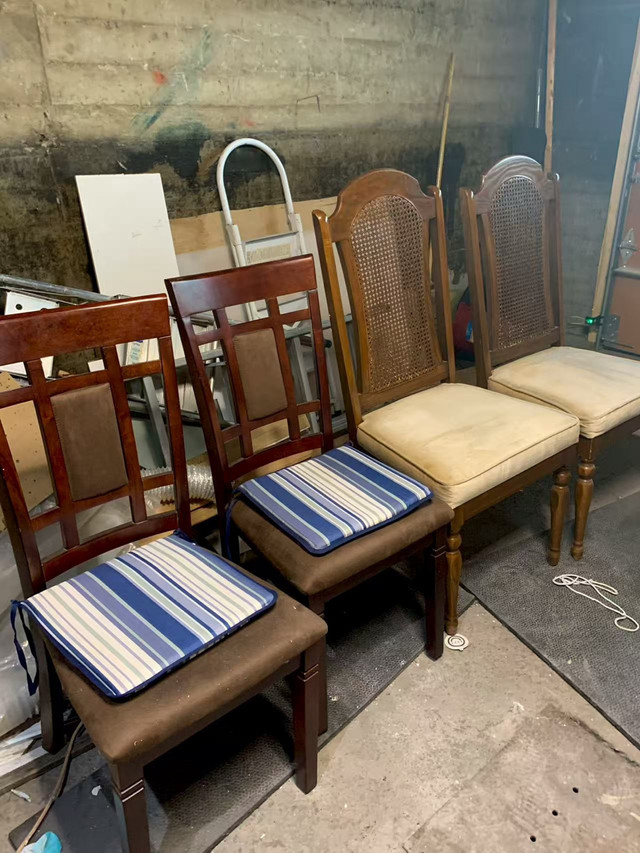 Table et chaises dans Mobilier de salle à manger et cuisine  à Ville de Montréal - Image 3