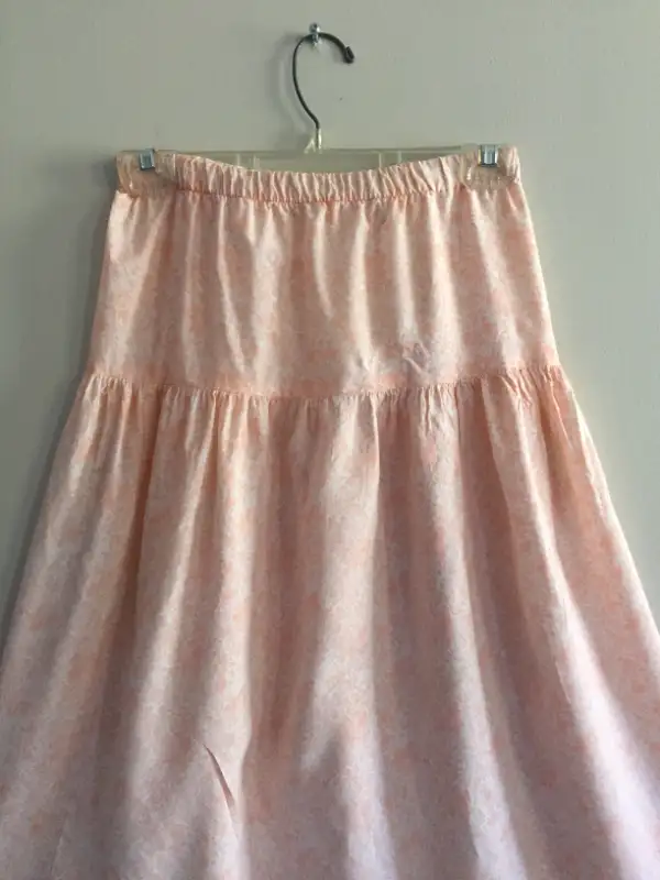 Woman Pink drop waist skirt high waisted floral print skirt Sz S in Women's - Bottoms in City of Toronto - Image 8