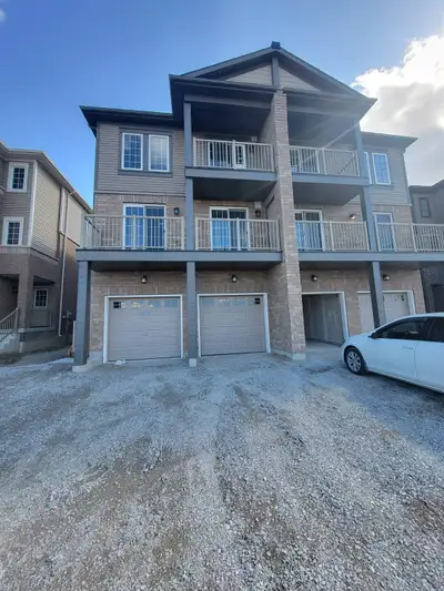 Gorgeous Upgraded, New 3 Bedroom Townhome in South East Barrie!