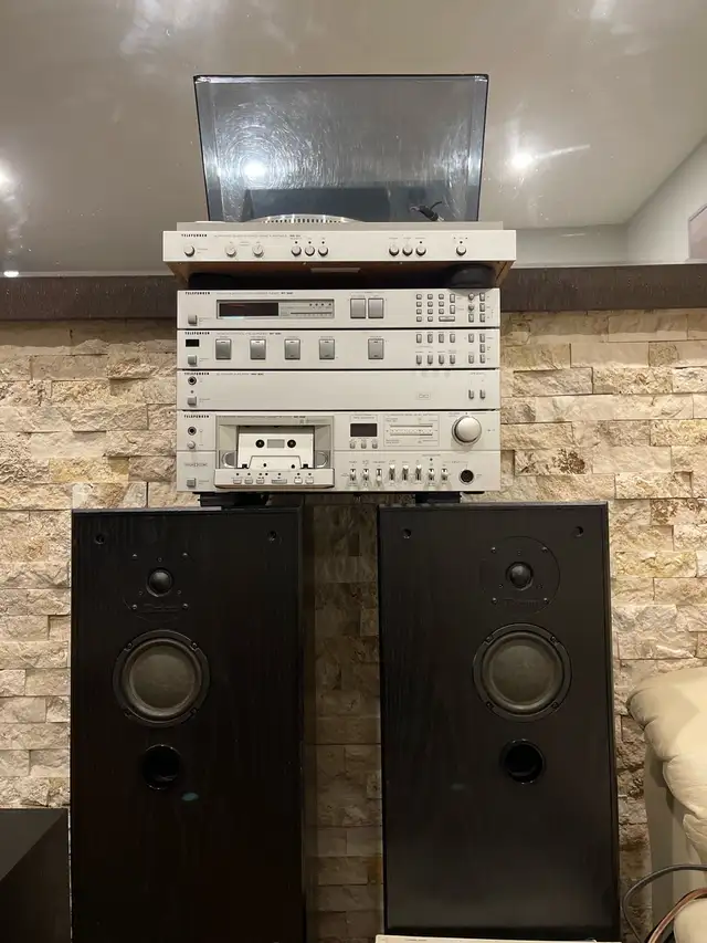 Telefunken R300 stereo system in Stereo Systems & Home Theatre in Markham / York Region - Image 8
