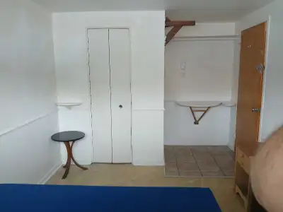 Chambre a louer: Eric (514)702-9569