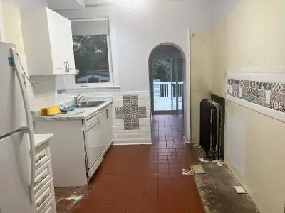 AD below has been updated. Some cabinets are gone, some remain, see photos for remaining pieces, sti...