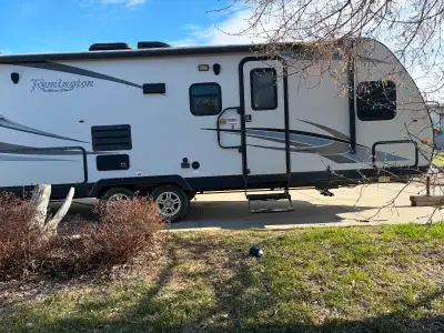 2014 Remington 2200DS micro-lite — Large Slide‑Out, Walk‑Around Queen, Perfect Couples Camper Lookin...
